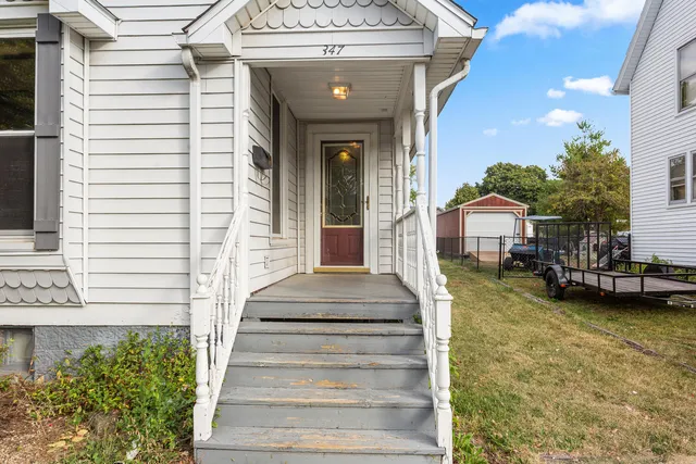 a view of a building with entryway and windows