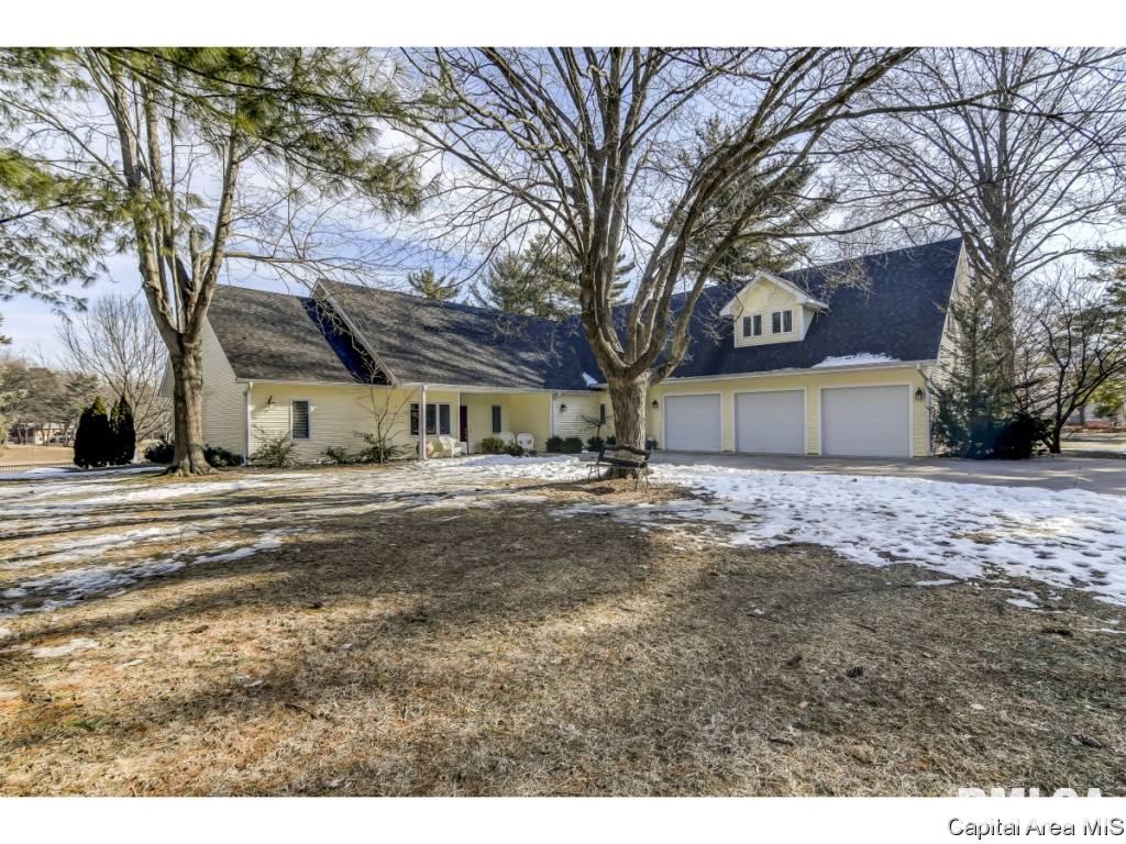 152 Maple Grove Lane Springfield, IL 62712 - Photo 1 of 31