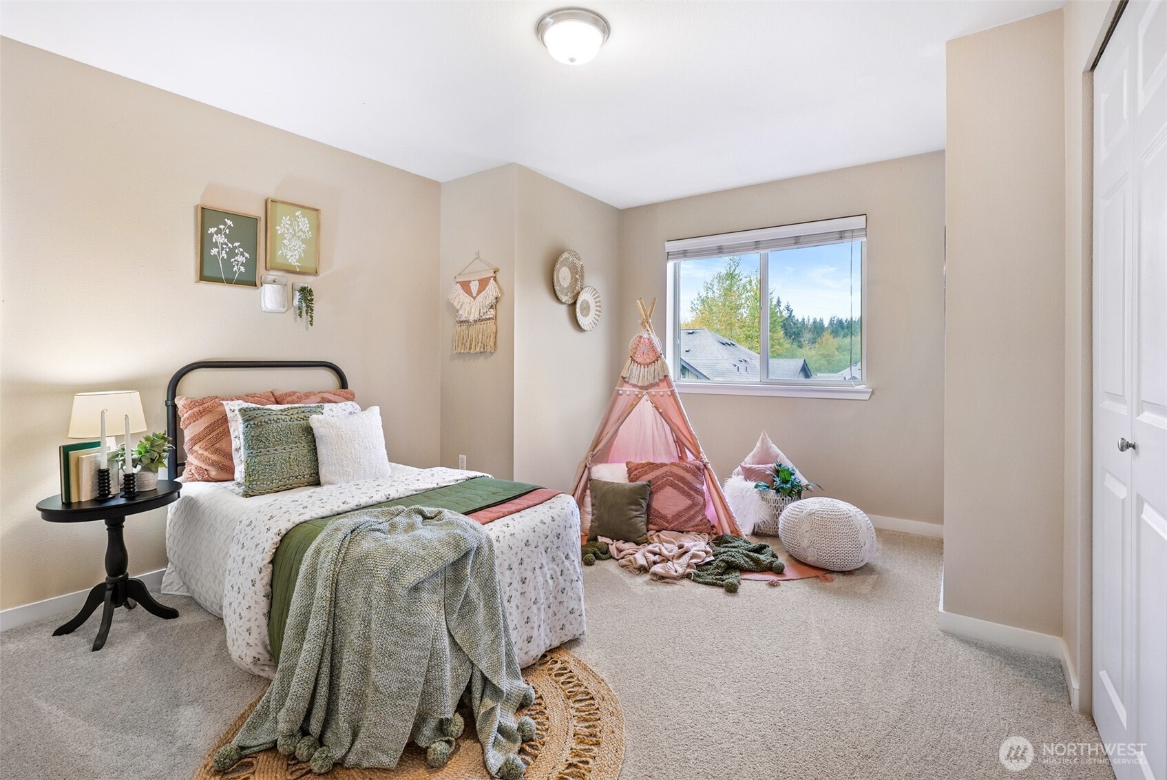 1900 Weaver Road, Unit E102 Snohomish, WA 98290 - Photo 14 of 19 a bedroom with a bed and large windows