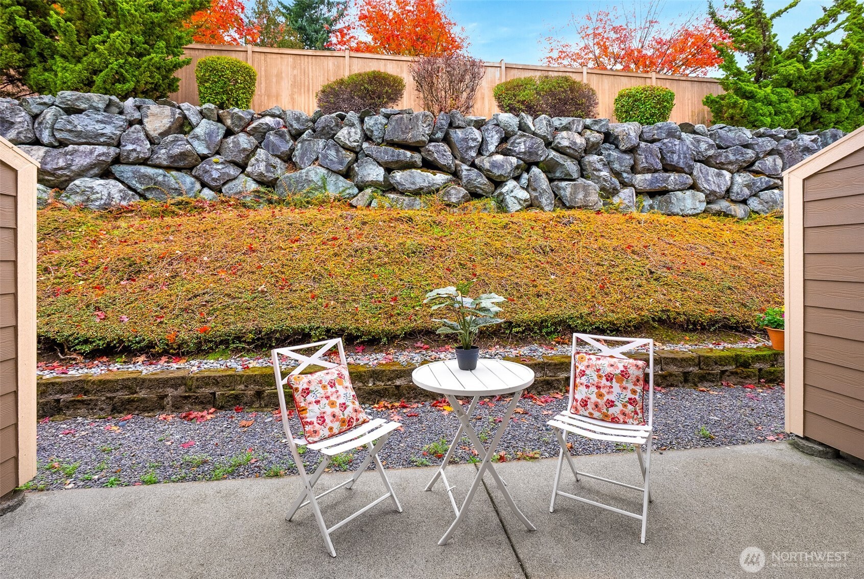 1900 Weaver Road, Unit E102 Snohomish, WA 98290 - Photo 5 of 19 a view of an chairs and table in the backyard