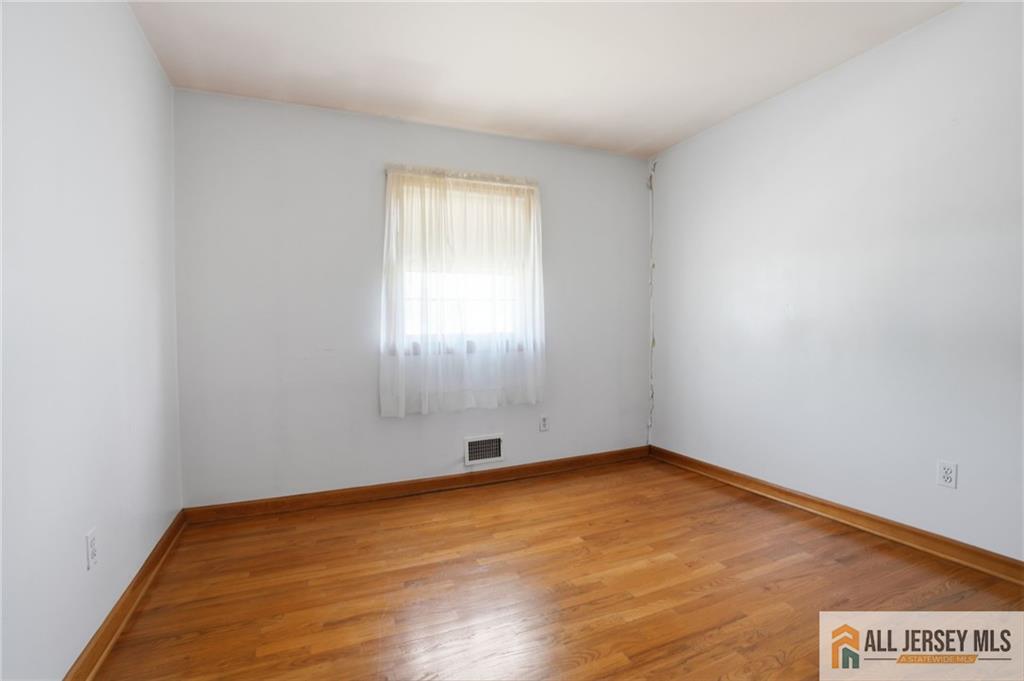 11 Reo Court Colonia, NJ 07067 - Photo 22 of 33