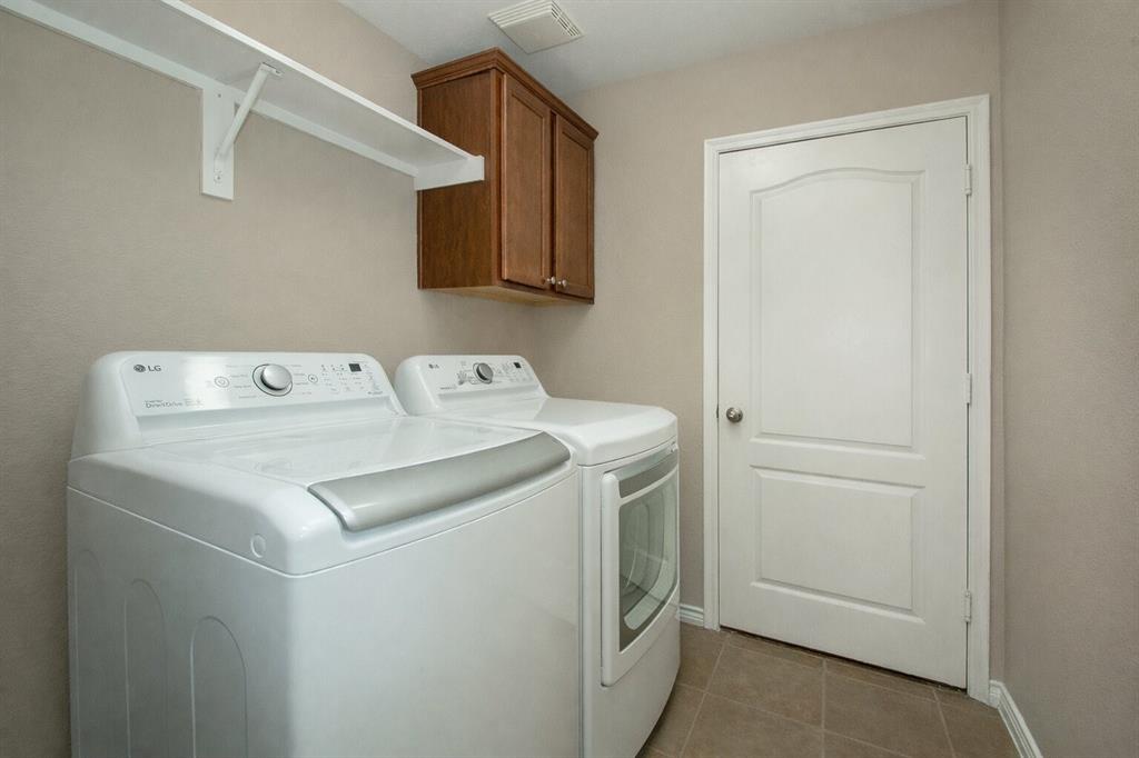 9754 Boyton Canyon Road Frisco, TX 75035 - Photo 4 of 21 a utility room with dryer and washer