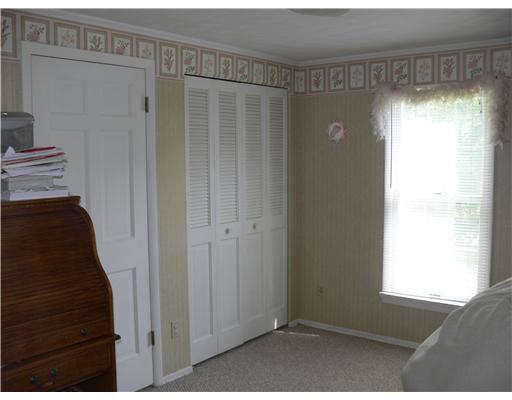 800 Simpson Howell Road Elizabeth, PA 15037 - Photo 11 of 18 Bedroom.