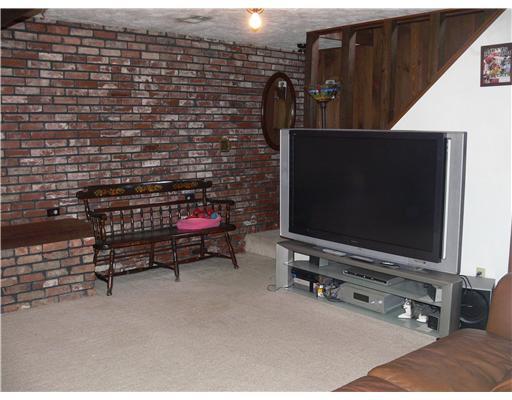 800 Simpson Howell Road Elizabeth, PA 15037 - Photo 12 of 18 Family Room.