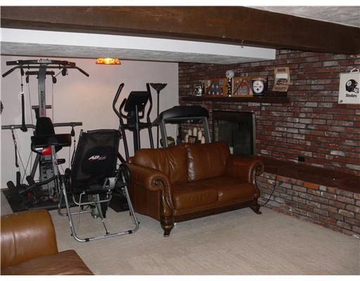 800 Simpson Howell Road Elizabeth, PA 15037 - Photo 13 of 18 Family Room.