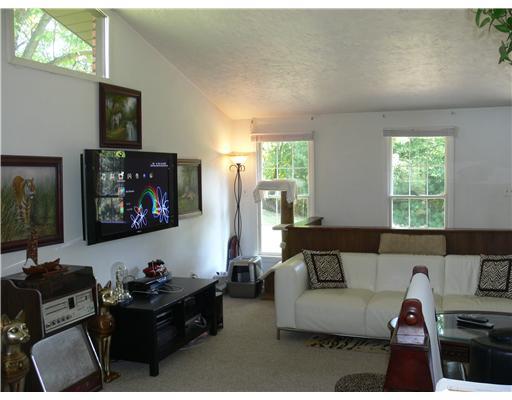 800 Simpson Howell Road Elizabeth, PA 15037 - Photo 3 of 18 Living Room.