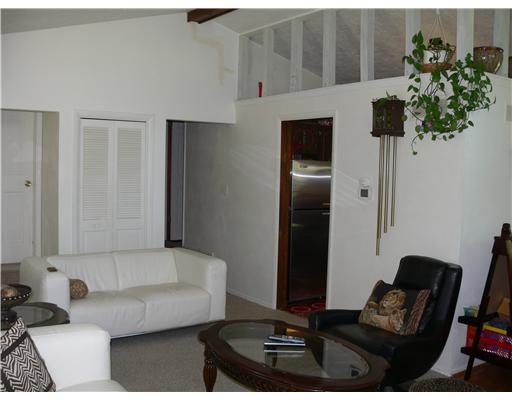 800 Simpson Howell Road Elizabeth, PA 15037 - Photo 4 of 18 Living Room.
