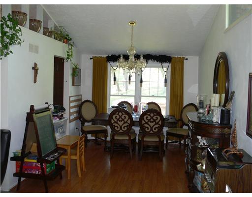 800 Simpson Howell Road Elizabeth, PA 15037 - Photo 5 of 18 Dining Room.