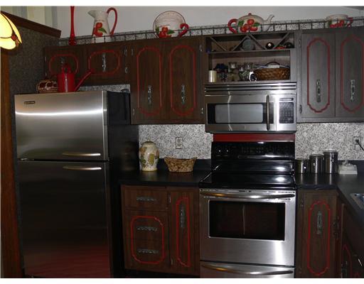 800 Simpson Howell Road Elizabeth, PA 15037 - Photo 6 of 18 Kitchen.