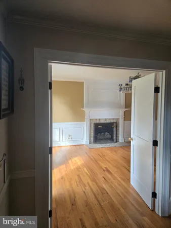 $2,300 | 9 Tupelo Court, Derwood, MD 20855