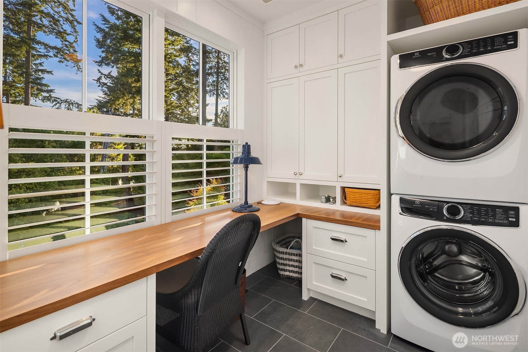 6426 Wing Point Road Northeast Bainbridge Island, WA 98110 - Photo 11 of 32