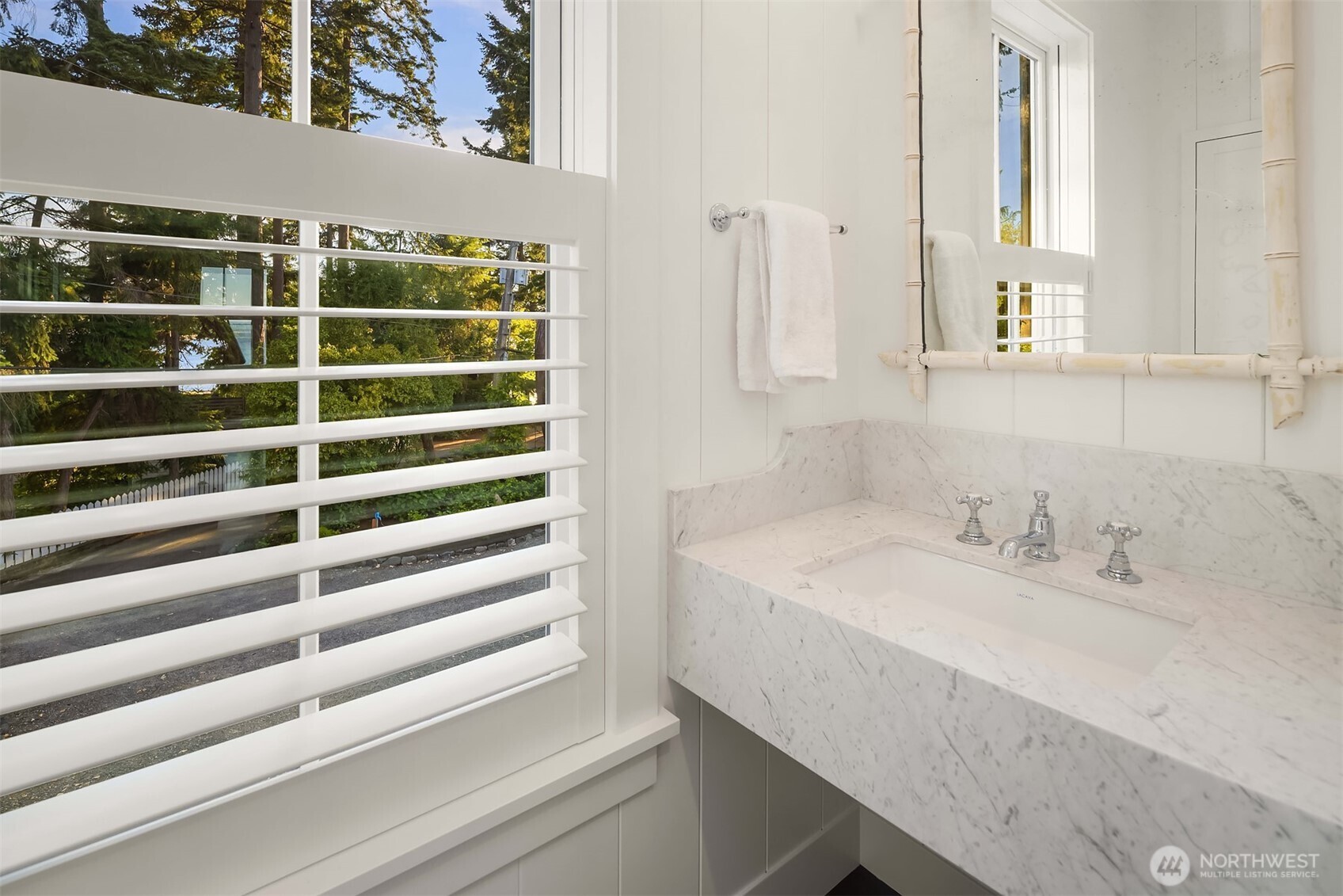 6426 Wing Point Road Northeast Bainbridge Island, WA 98110 - Photo 12 of 32