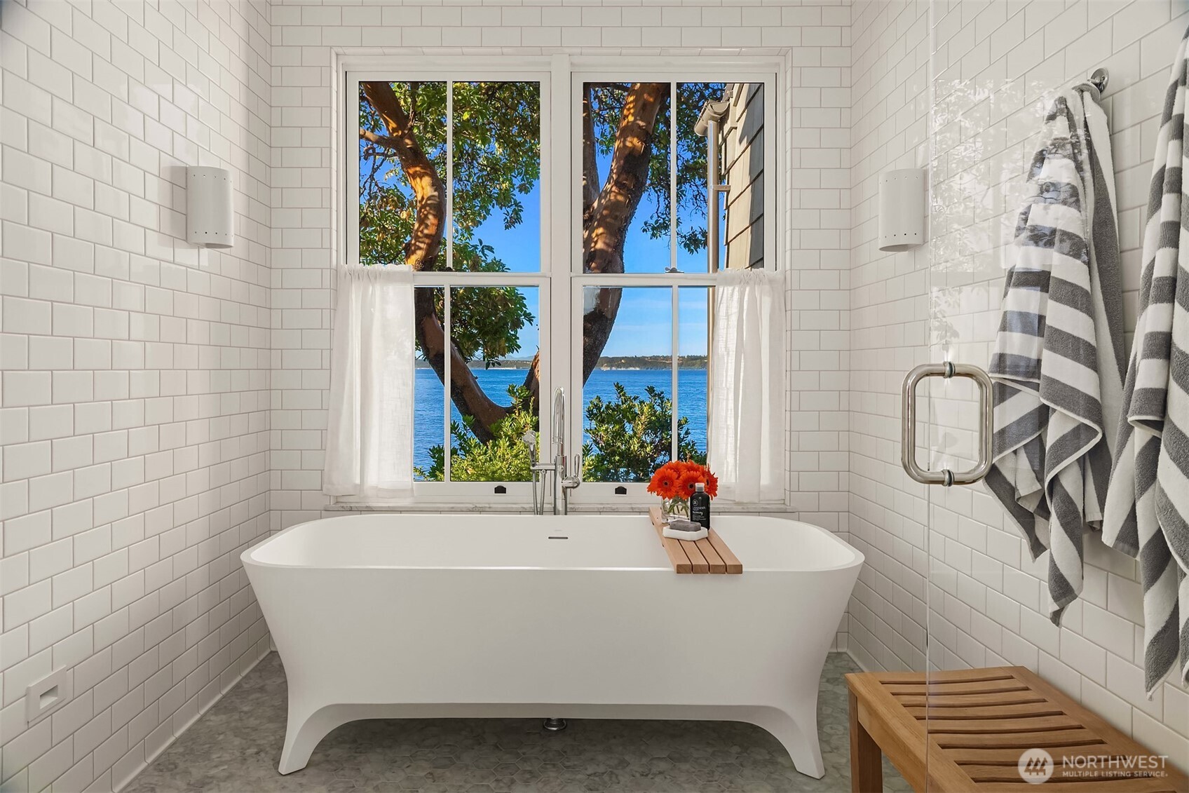 6426 Wing Point Road Northeast Bainbridge Island, WA 98110 - Photo 10 of 32