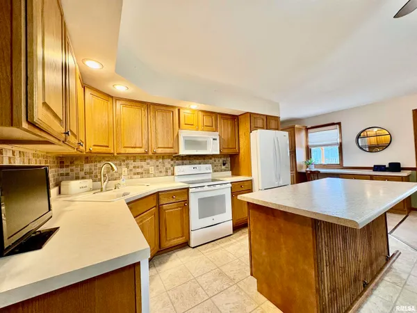 $226,900 | 901 East Old 36, Alexander, IL 62601