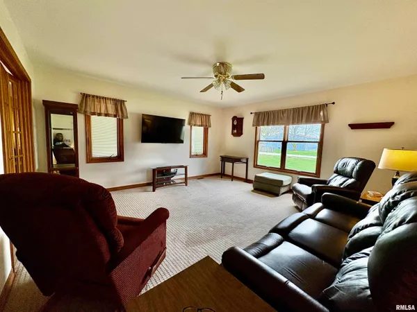 $226,900 | 901 East Old 36, Alexander, IL 62601