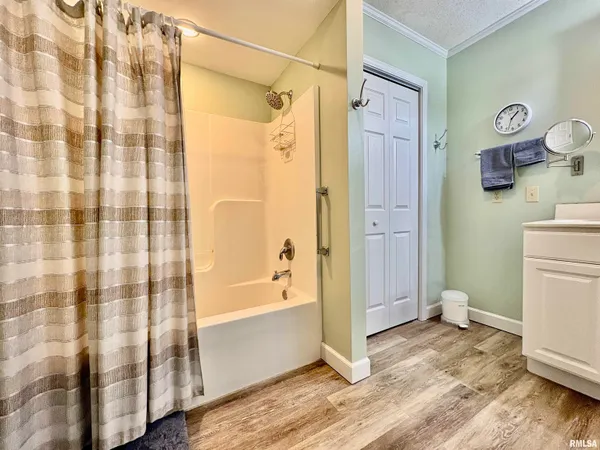 $226,900 | 901 East Old 36, Alexander, IL 62601