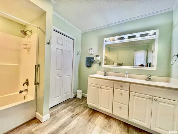 $226,900 | 901 East Old 36, Alexander, IL 62601