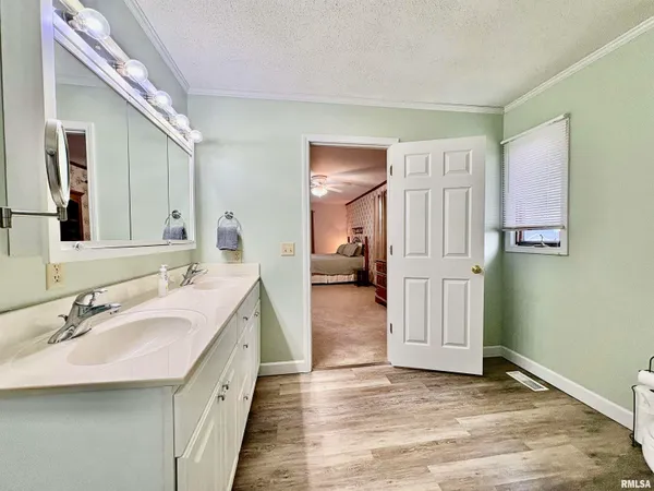 $226,900 | 901 East Old 36, Alexander, IL 62601