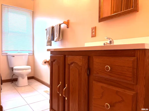 $226,900 | 901 East Old 36, Alexander, IL 62601