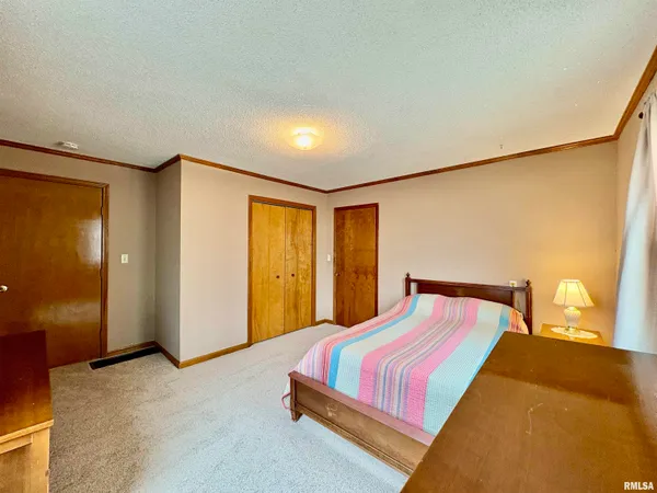 $226,900 | 901 East Old 36, Alexander, IL 62601