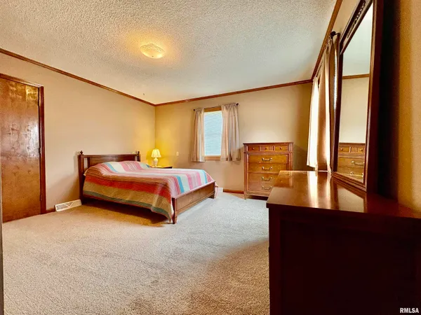 $226,900 | 901 East Old 36, Alexander, IL 62601