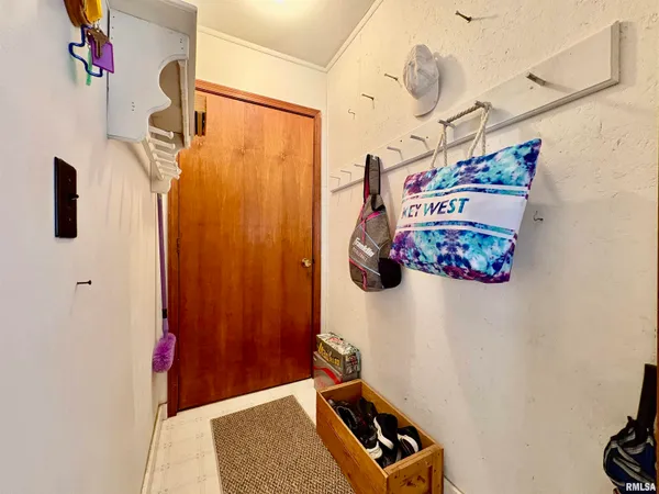 $226,900 | 901 East Old 36, Alexander, IL 62601