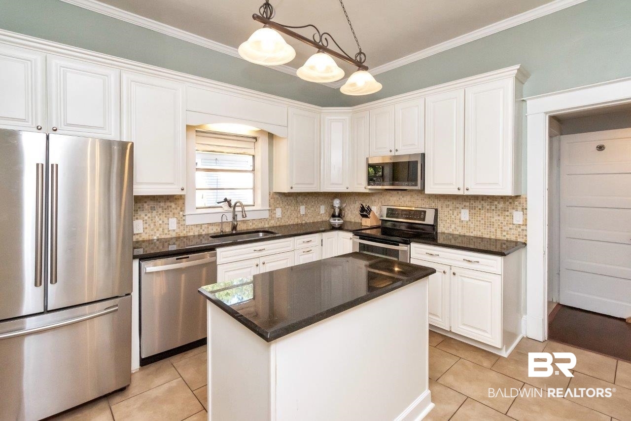 1305 Old Shell Road Mobile, AL 36604 - Photo 9 of 26