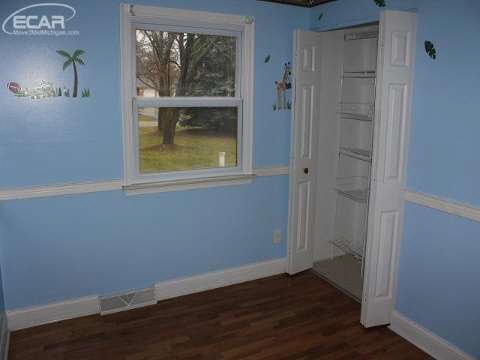 1069 Ransom Drive Flint, MI 48507 - Photo 8 of 29 20426969-7.JPG