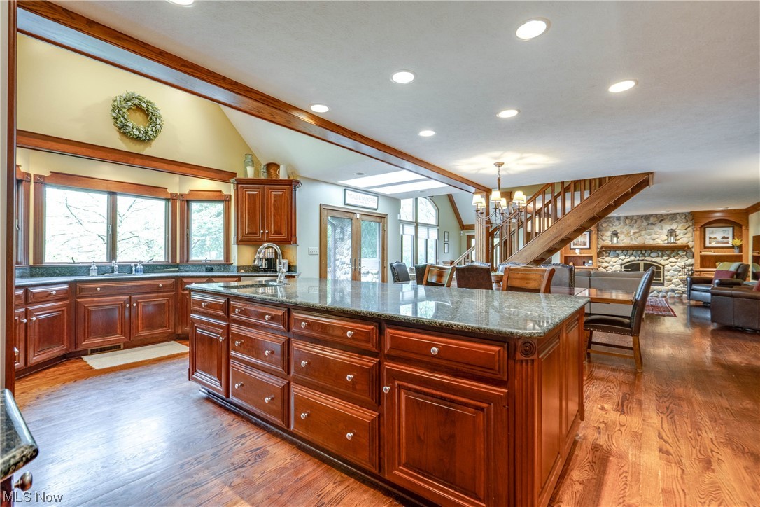 220 Hatch Road Wadsworth, OH 44281 - Photo 4 of 32