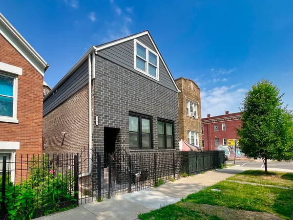 $1,050 | 2702 South Homan Avenue, Unit 4, Chicago, IL 60623