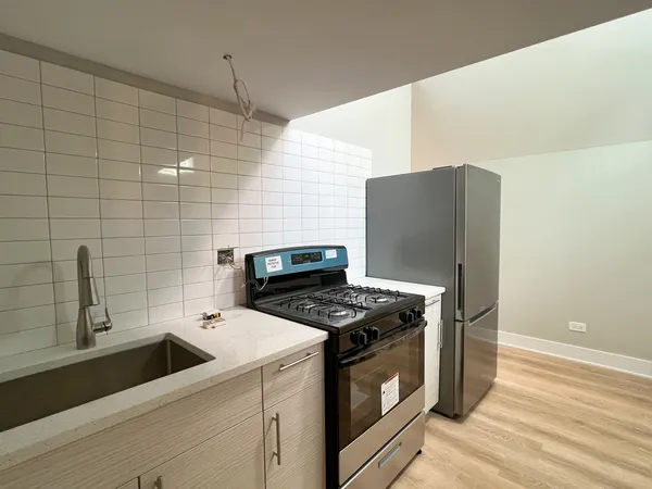 $1,050 | 2702 South Homan Avenue, Unit 4, Chicago, IL 60623