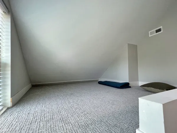 $1,050 | 2702 South Homan Avenue, Unit 4, Chicago, IL 60623