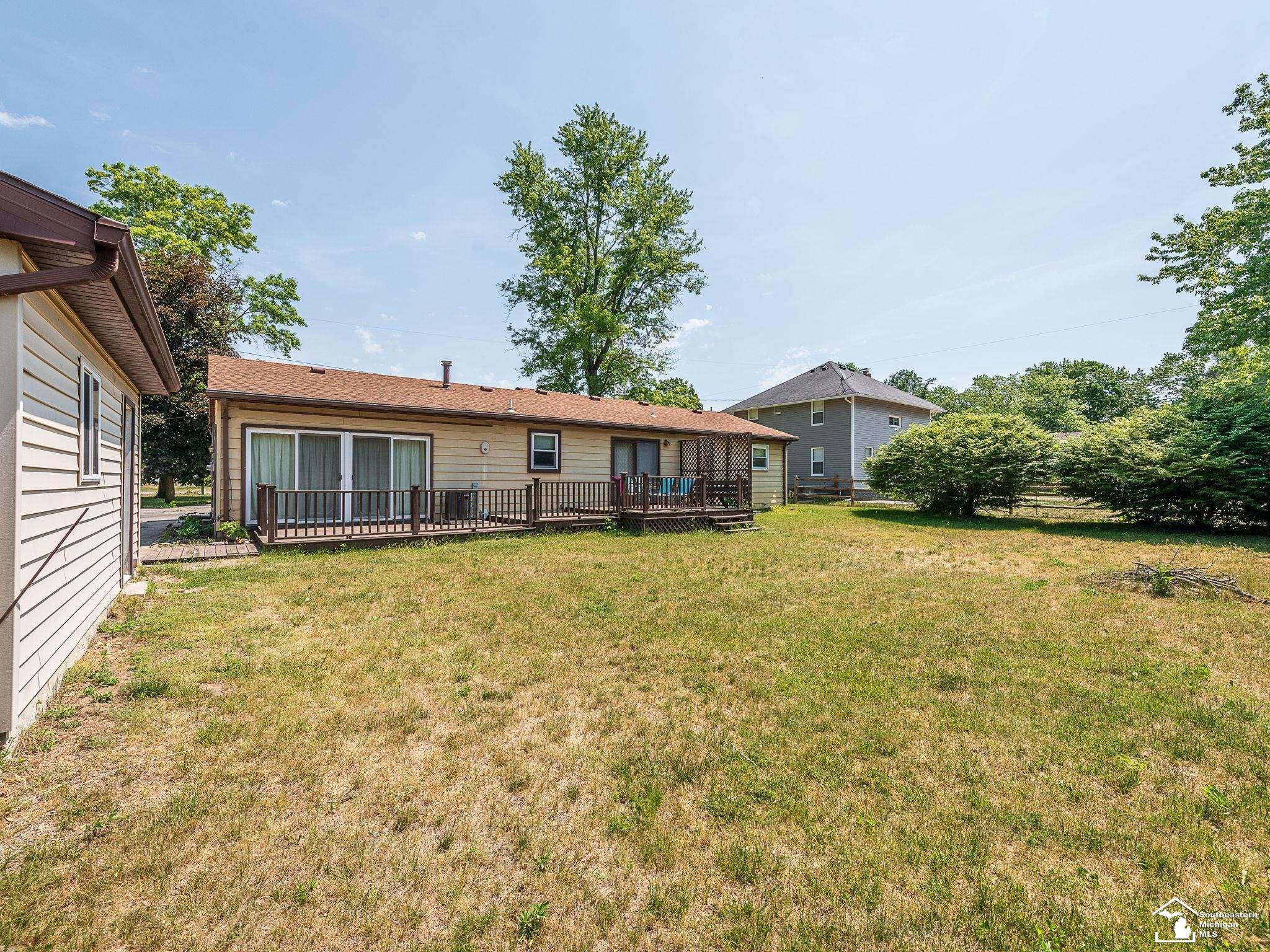 8245 Summerfield Road Lambertville, MI 48144 - Photo 19 of 26 50111368-18.JPG