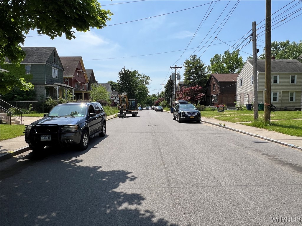 548 9th Street Niagara Falls, NY 14301 - Photo 2 of 3