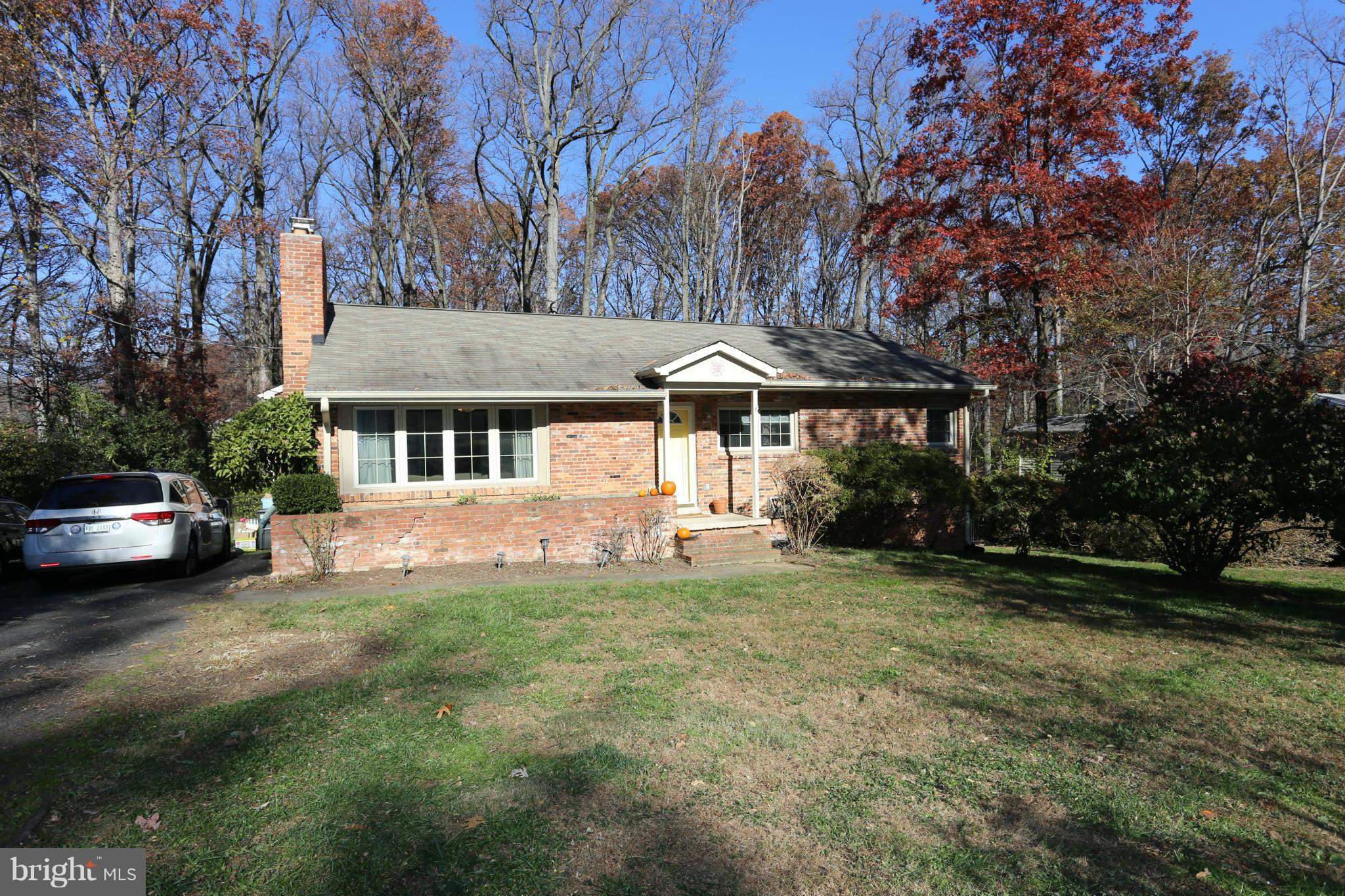 121 Kingsley Road Southwest Vienna, VA 22180 - Photo 1 of 28 Exterior (Front)