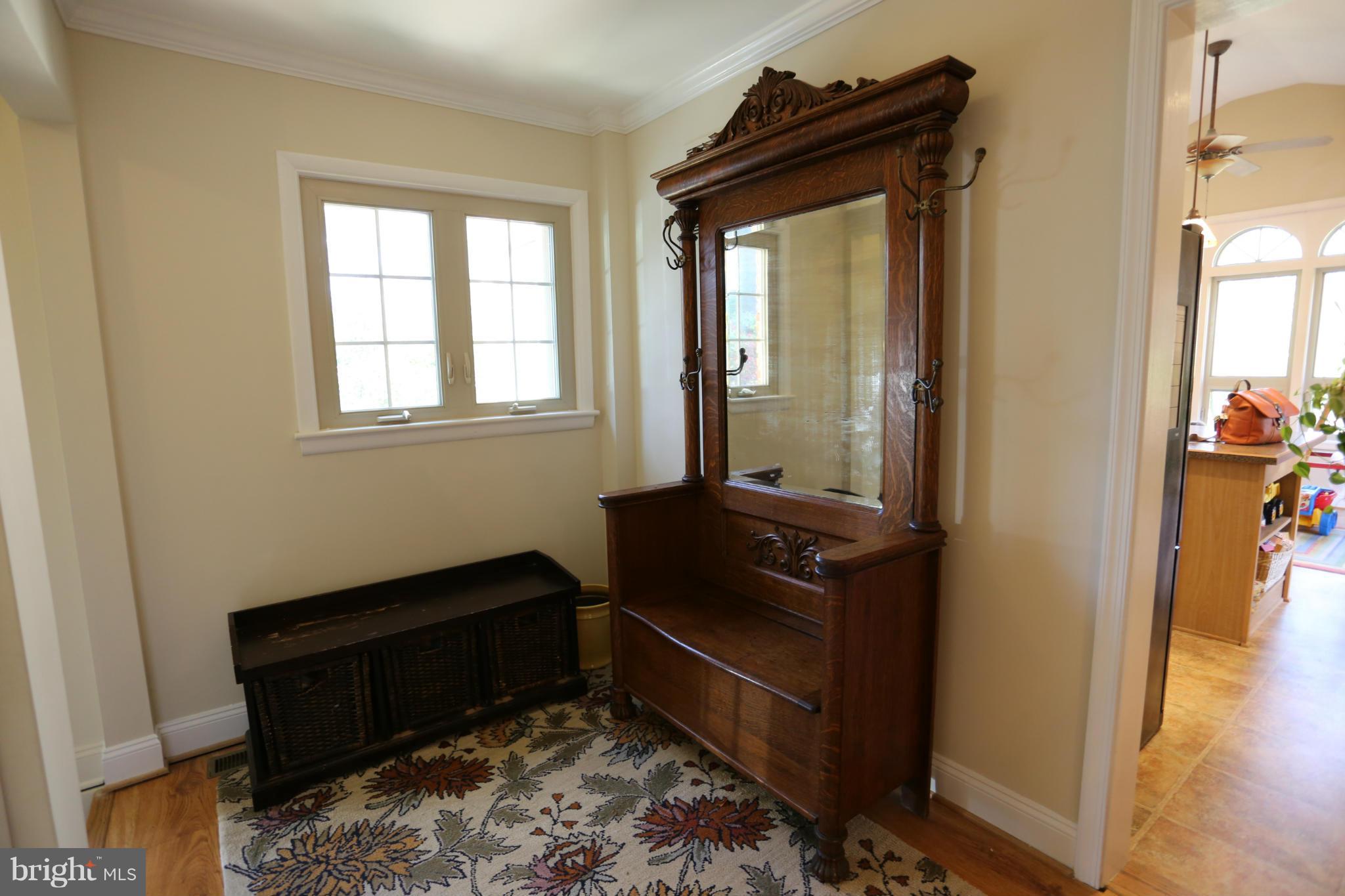 121 Kingsley Road Southwest Vienna, VA 22180 - Photo 2 of 28 Interior (General)