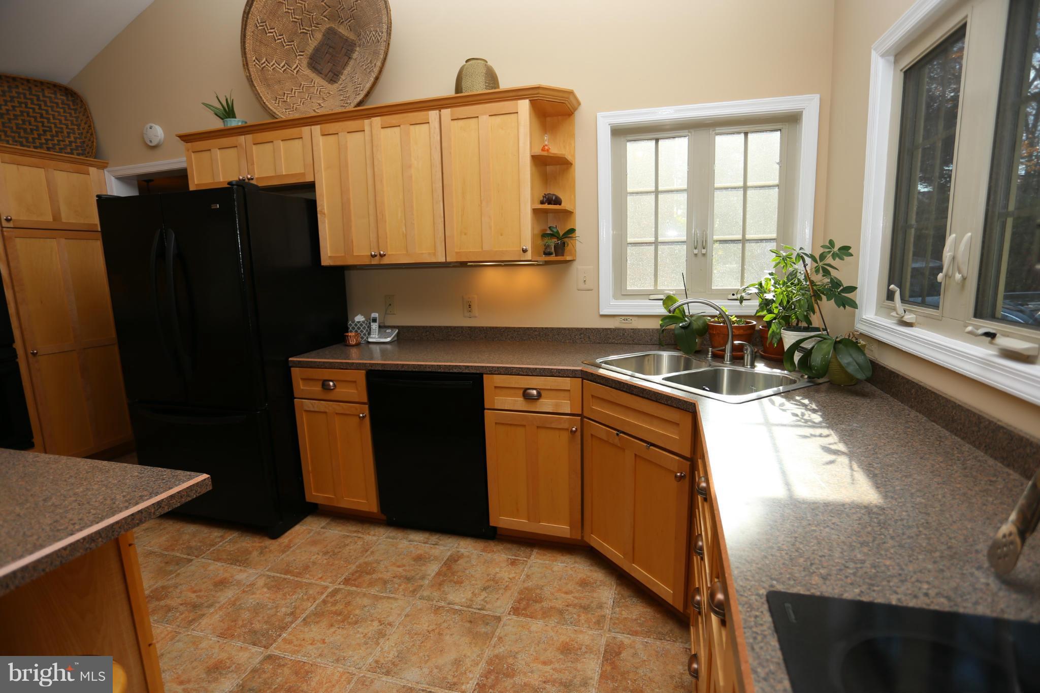 121 Kingsley Road Southwest Vienna, VA 22180 - Photo 11 of 28 Kitchen