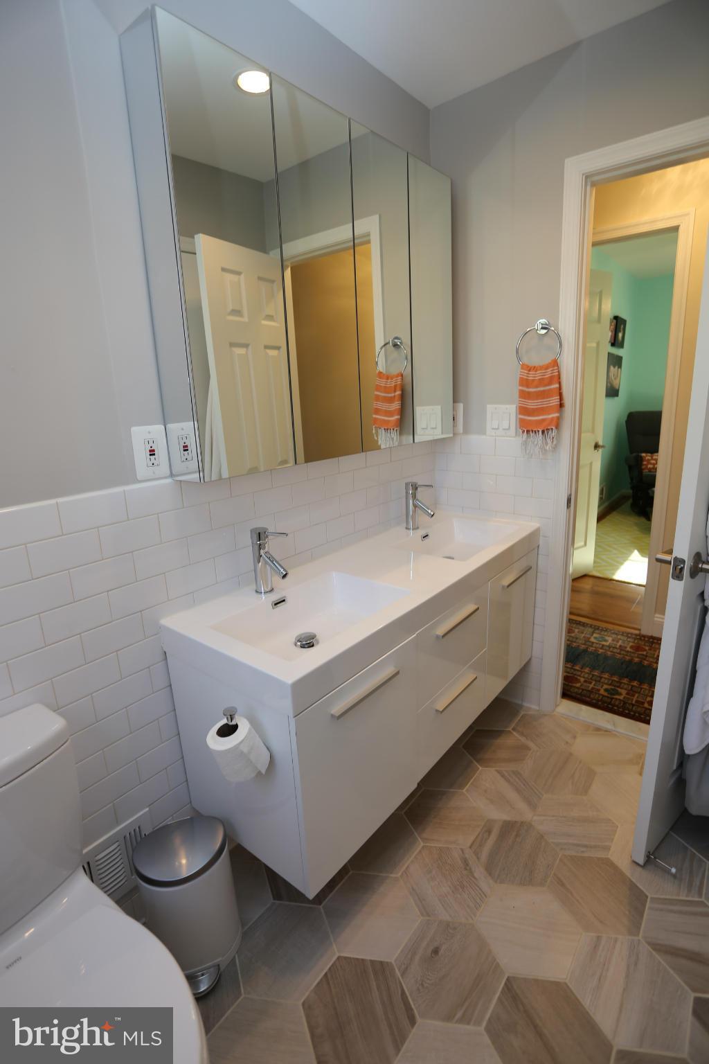 121 Kingsley Road Southwest Vienna, VA 22180 - Photo 15 of 28 Bath