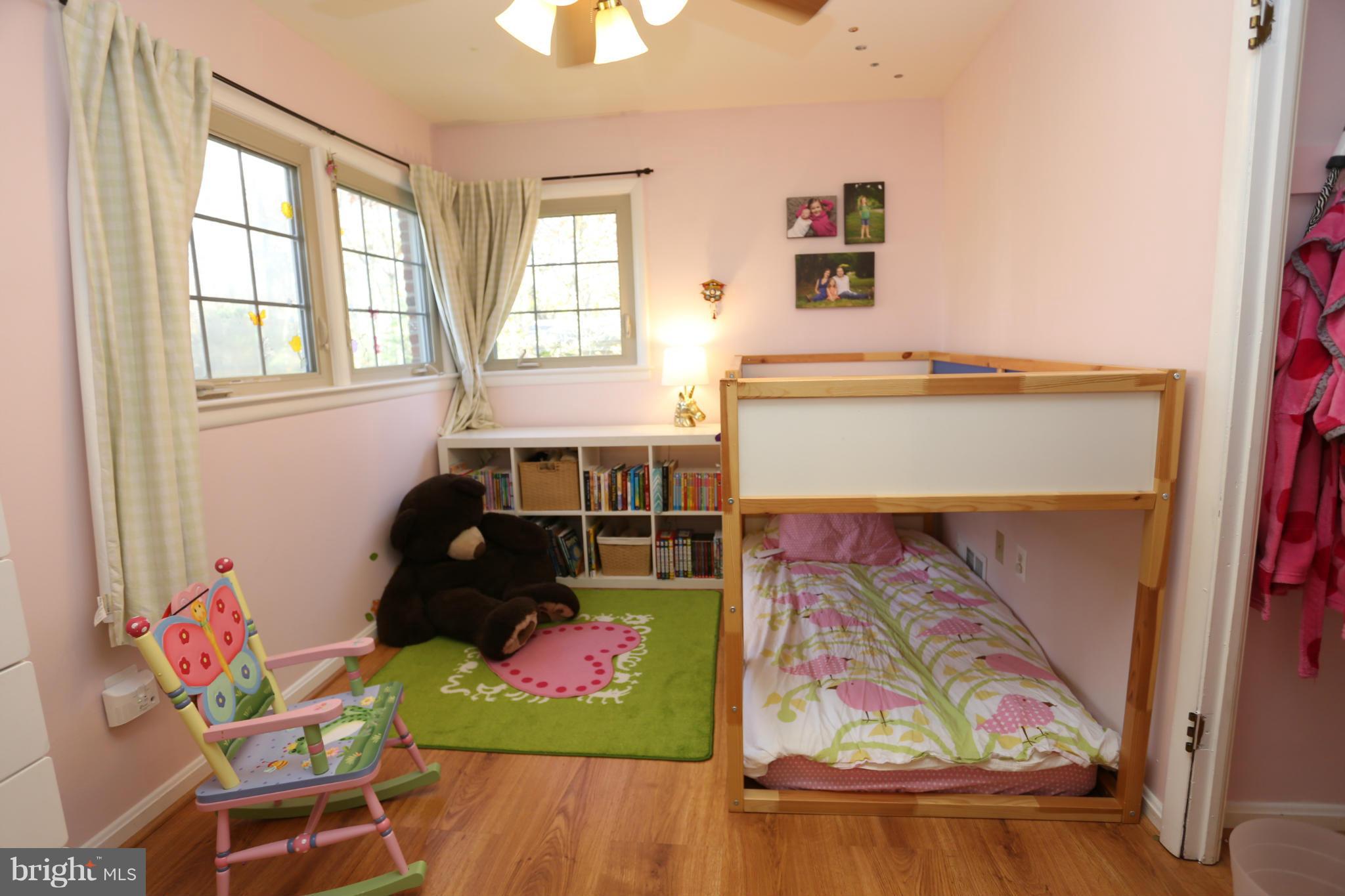 121 Kingsley Road Southwest Vienna, VA 22180 - Photo 17 of 28 Bedroom
