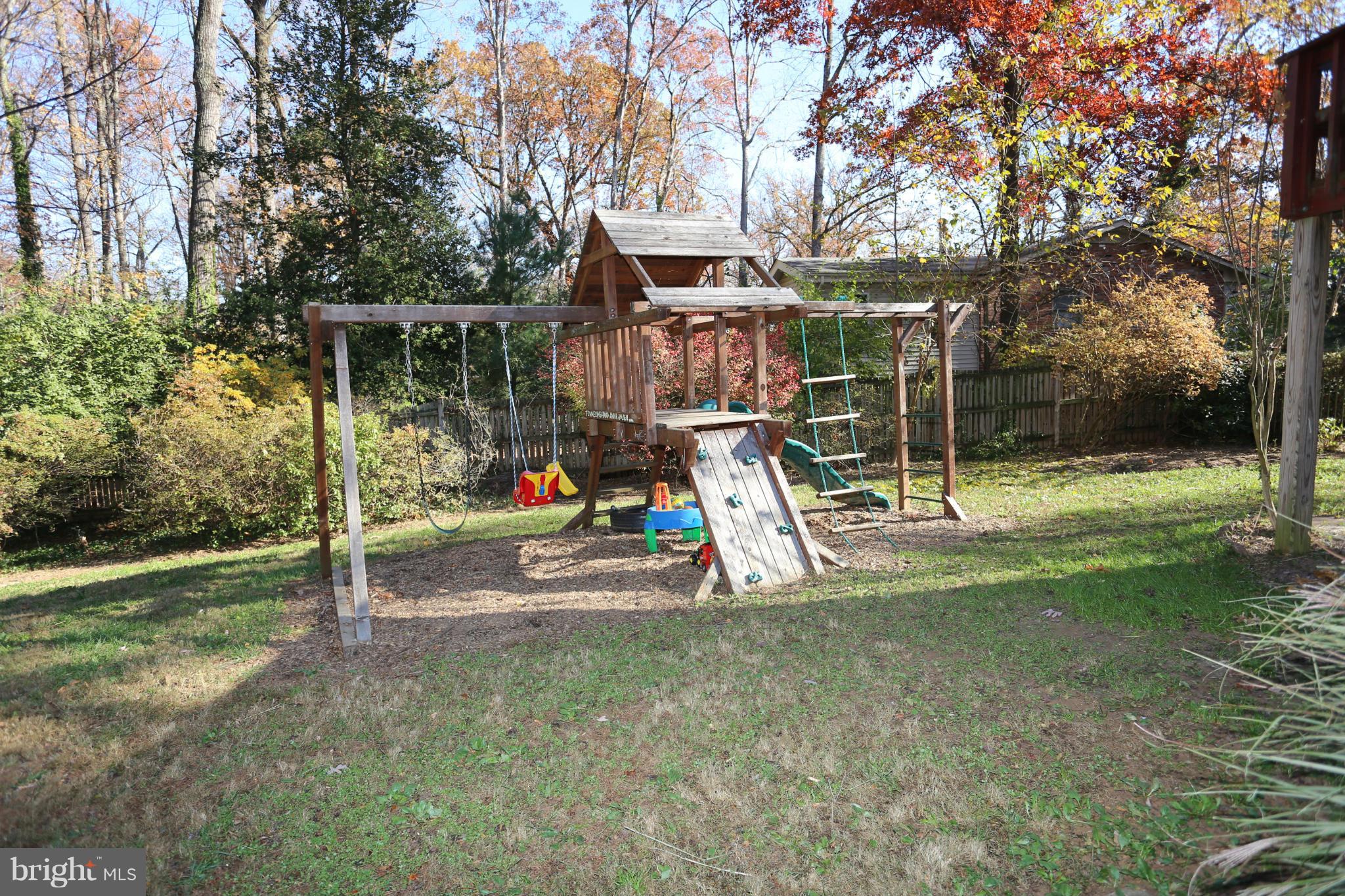 121 Kingsley Road Southwest Vienna, VA 22180 - Photo 23 of 28 Exterior (Rear)