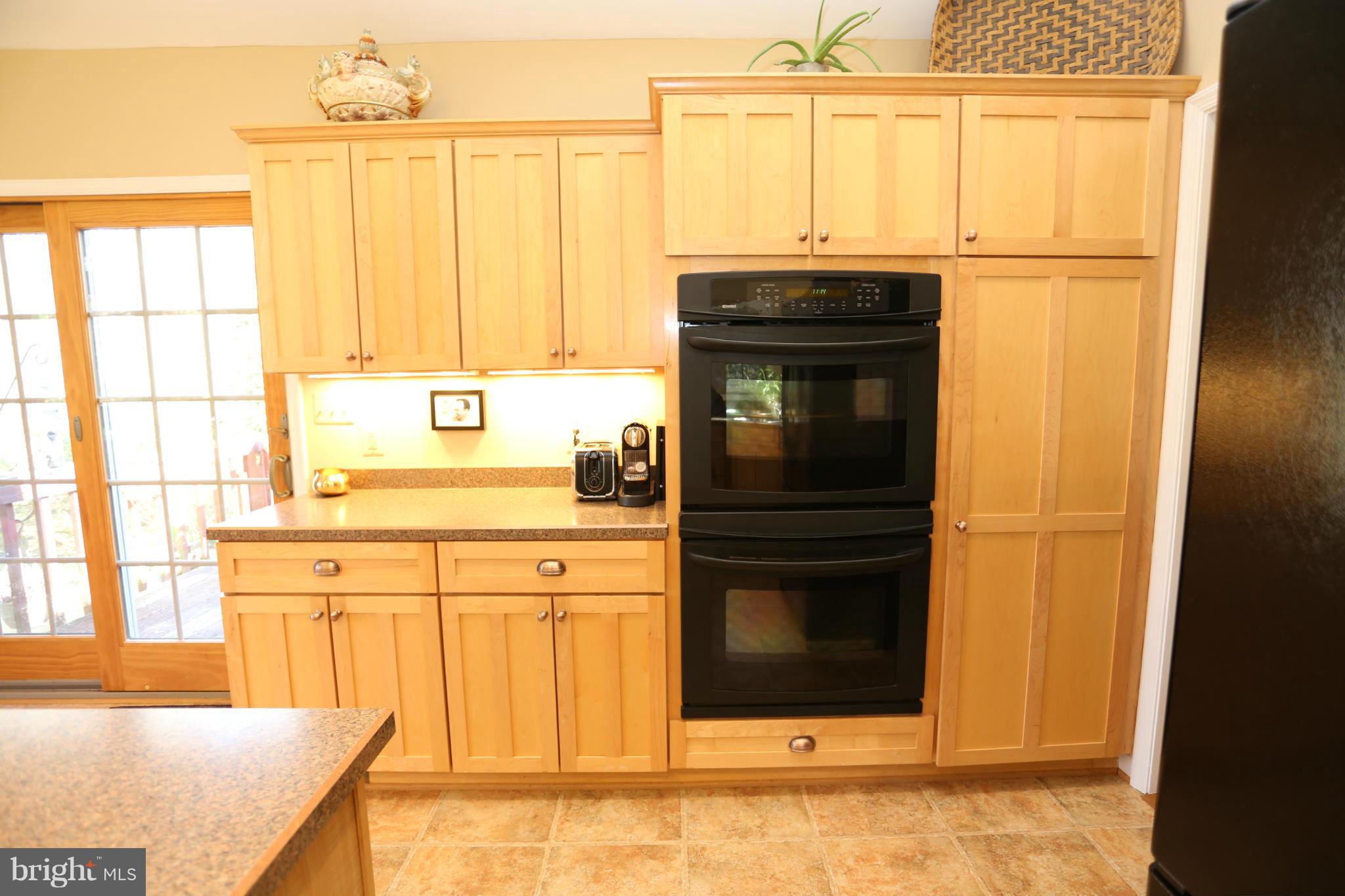 121 Kingsley Road Southwest Vienna, VA 22180 - Photo 9 of 28 Kitchen