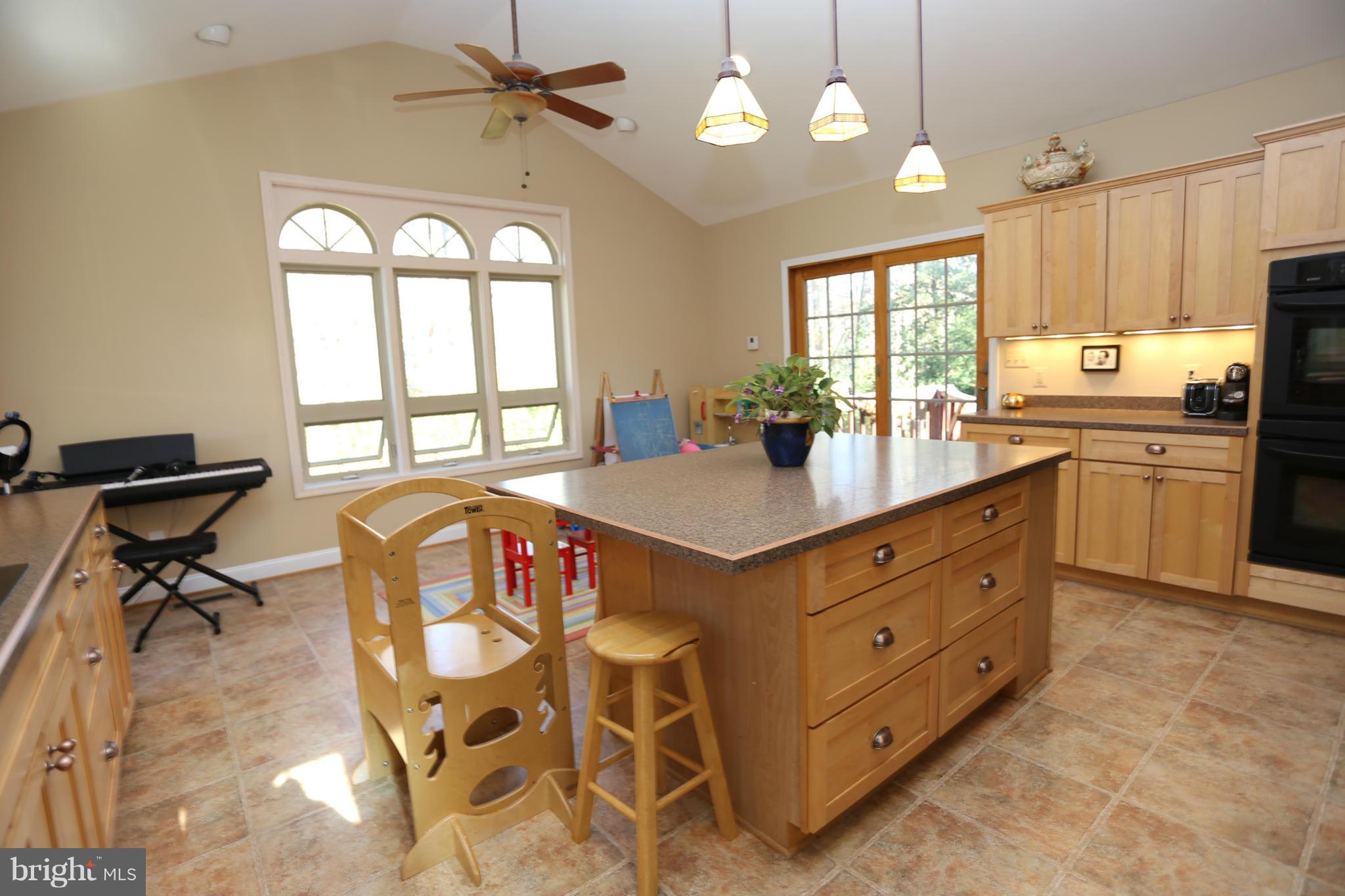 121 Kingsley Road Southwest Vienna, VA 22180 - Photo 10 of 28 Kitchen