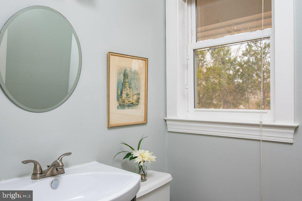 1203 Collingwood Road Alexandria, VA 22308 - Photo 17 of 51 Main floor half bathroon