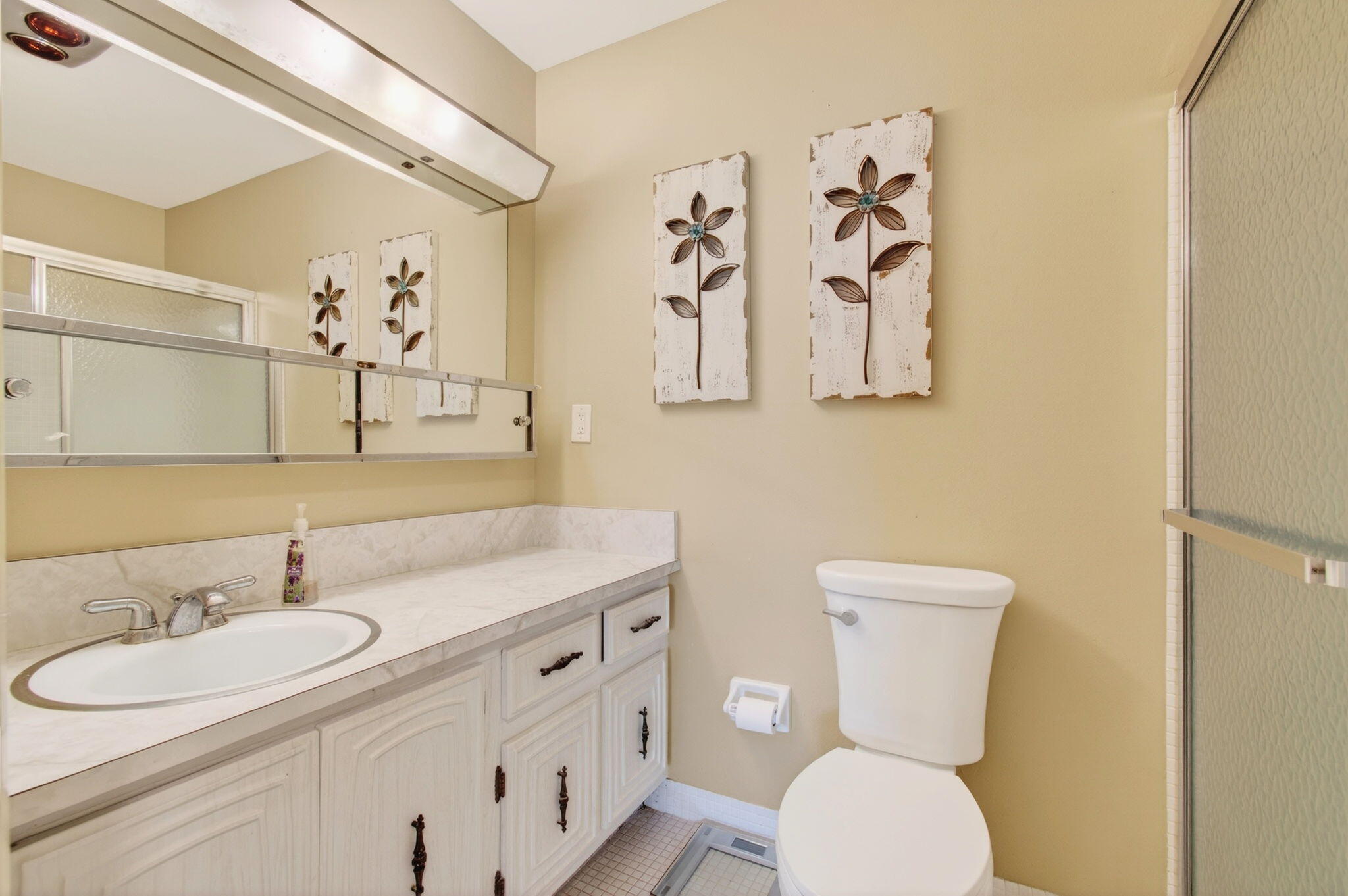 417 High Point Boulevard, Unit D Delray Beach, FL 33445 - Photo 21 of 51 Guest bathroom (1)