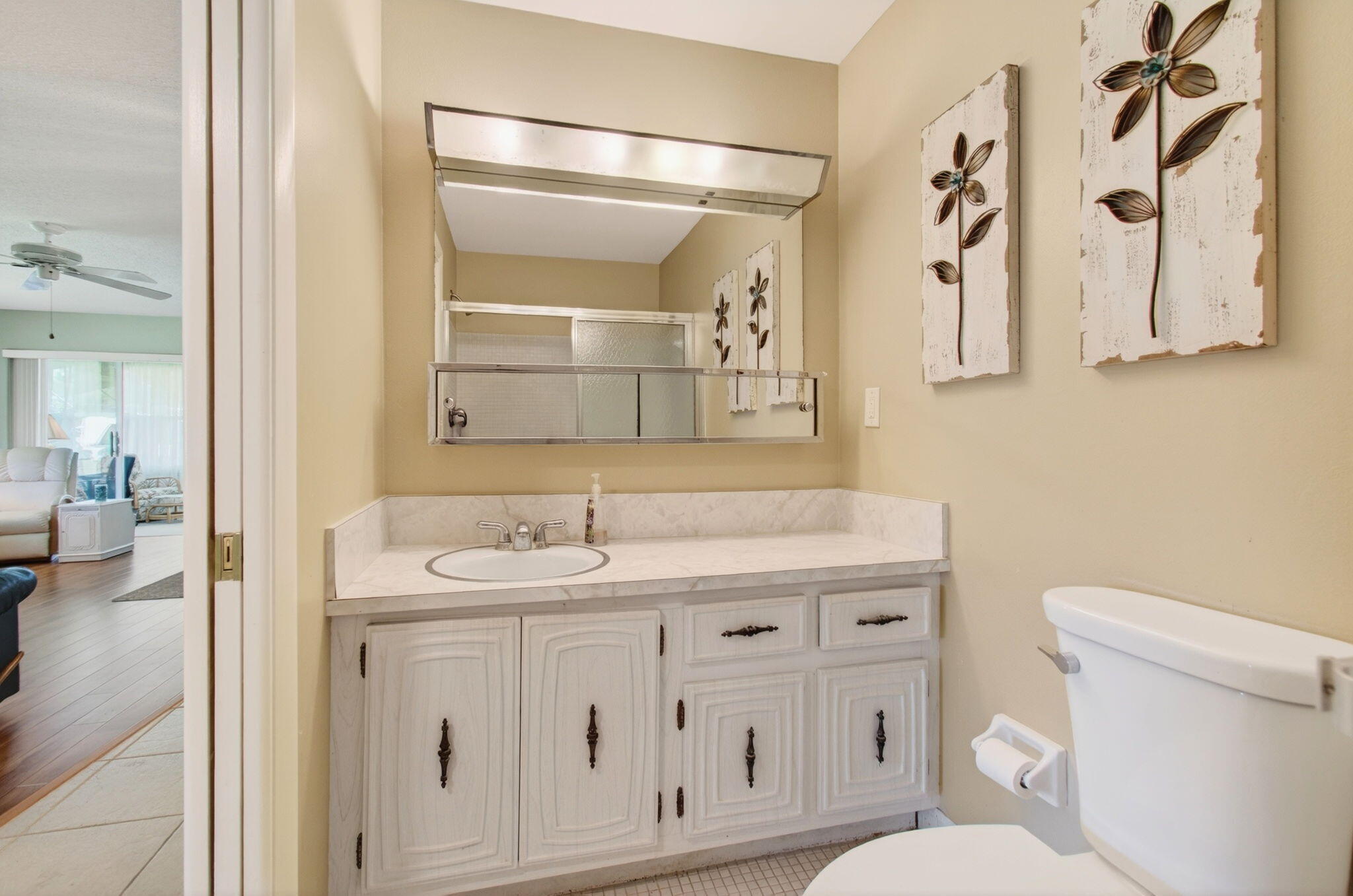 417 High Point Boulevard, Unit D Delray Beach, FL 33445 - Photo 23 of 51 Guest bathroom (3)