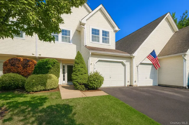 $674,999 | 139 Erin Lane, East Setauket, NY 11733