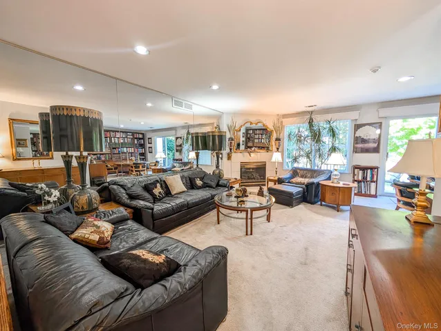 $674,999 | 139 Erin Lane, East Setauket, NY 11733