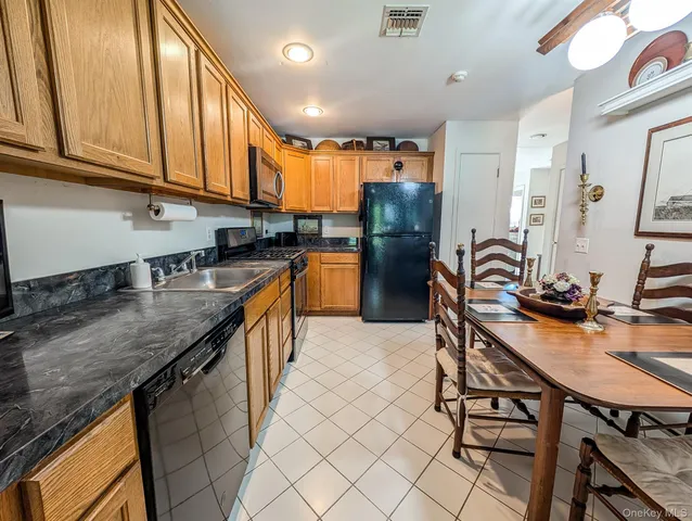 $674,999 | 139 Erin Lane, East Setauket, NY 11733