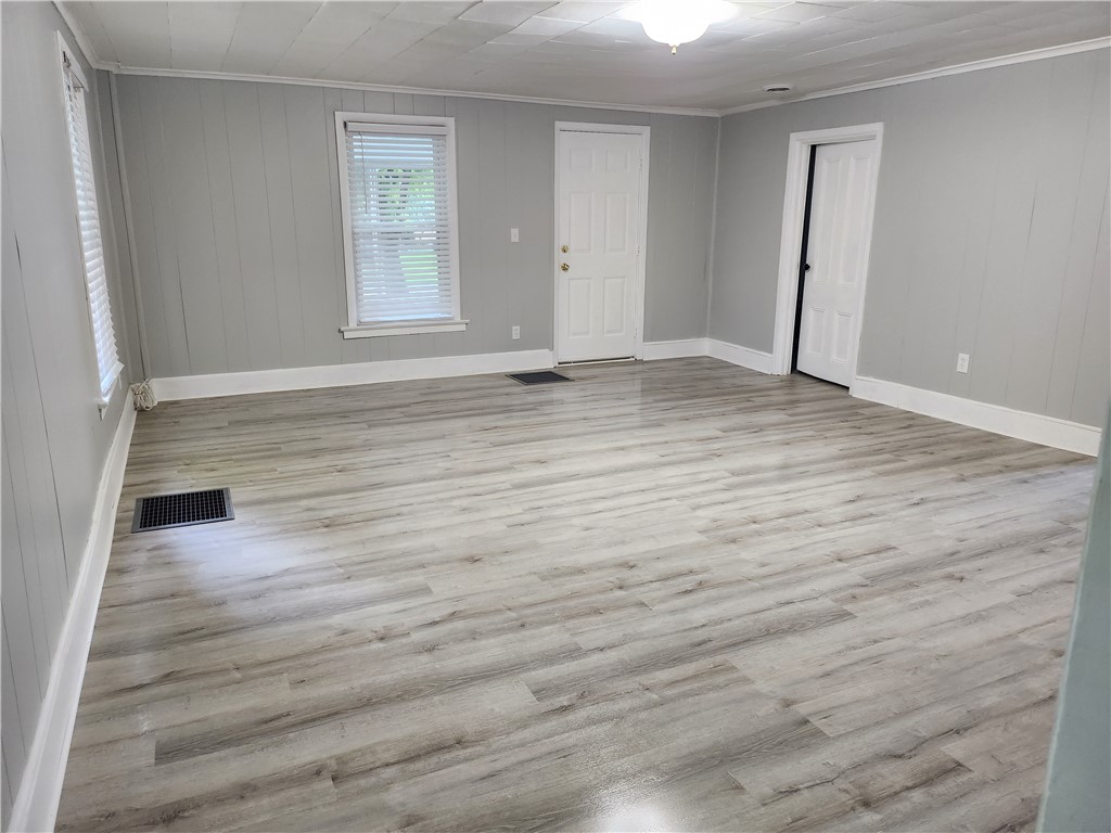 344 Elmgrove Road Greece, NY 14626 - Photo 7 of 28 living room approximately 16 1/2' x 20'