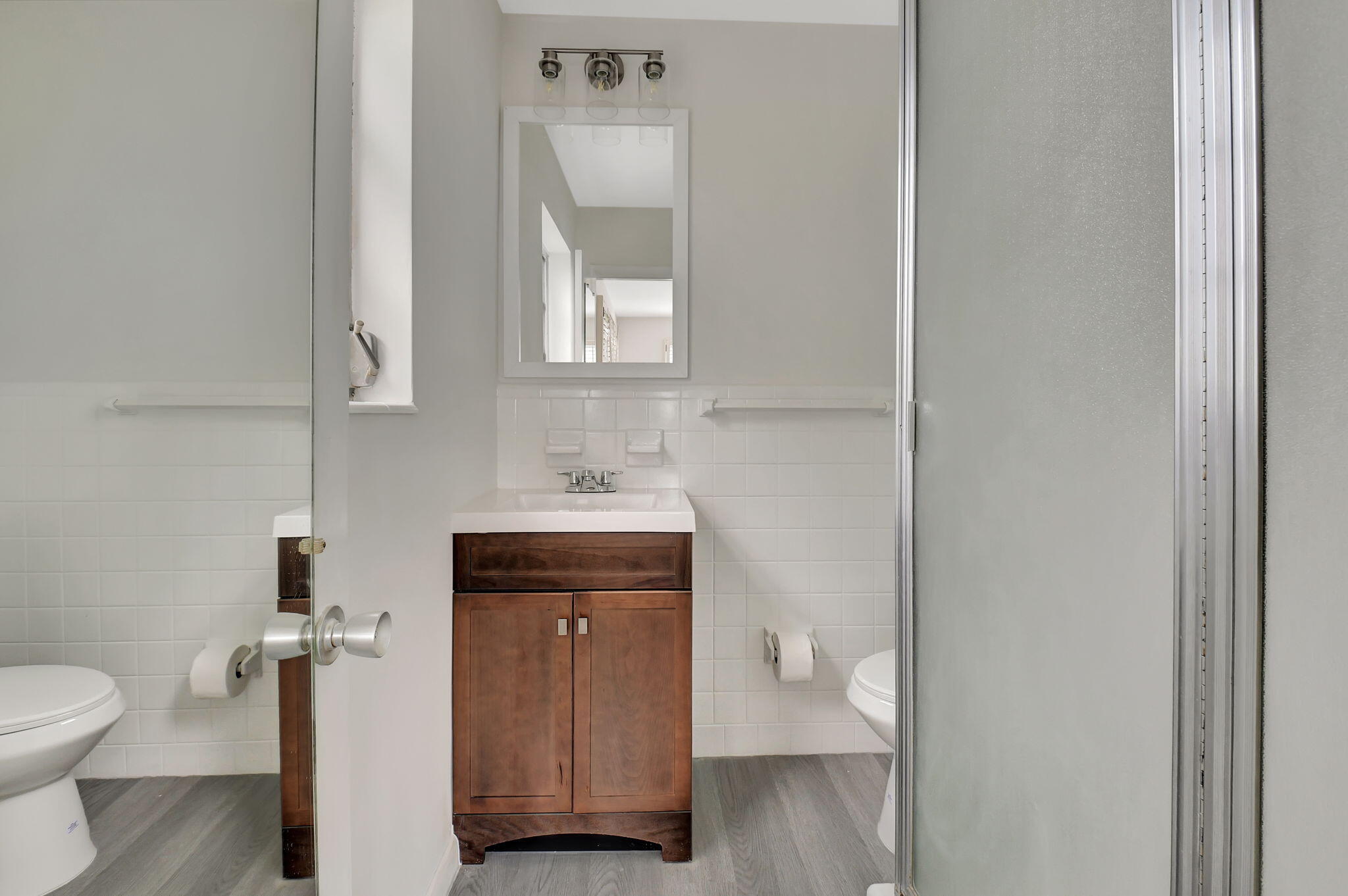 410 Spanish River Boulevard Boca Raton, FL 33431 - Photo 15 of 26 a bathroom with a toilet a sink and mirror